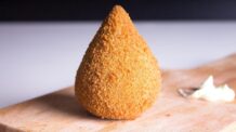 Coxinha: Mais que um Salgadinho, uma Paixão Nacional